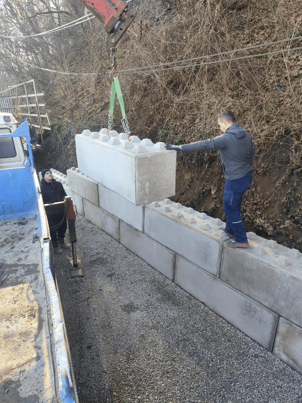 Betonový blok 80 cm x 60 cm x 60 cm - Obrázek 5