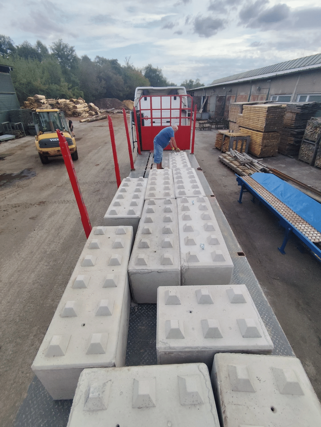 Betonový blok 80 cm x 60 cm x 60 cm - Obrázek 3